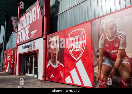 Londres. Royaume-Uni- 12 avril. 2026. A proximité de la façade et de l'entrée du magasin Arsenal Football Club Highbury. Banque D'Images