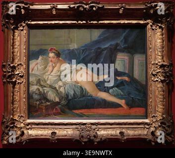 François Boucher (1703-1770) est un peintre rococo français. L'Odalisque brune est une peinture à l'huile créée vers 1745. Le tirage photographique historique reproduit le travail de la peinture française du XVIIIe siècle. Banque D'Images