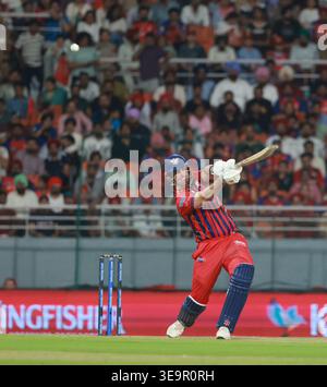 Mullanpur, New Chandigarh, Punjab, Inde, le 19 avril 2026. Mitchell Marsh de Lucknow Super Giants lors du Punjab Kings vs Lucknow Super Giants, 29e match, Indian premier League 2026 au Maharaja Yadavindra Singh International Cricket Stadium, Mullanpur, New Chandigarh, Punjab, Inde le 19 avril 2026. Crédit : Avijit Das/Alamy Live News Banque D'Images