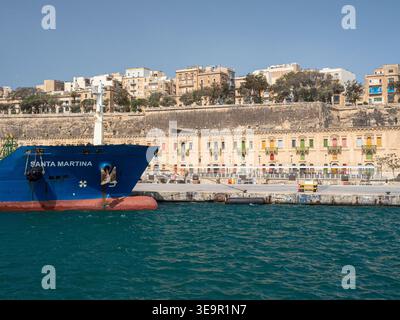 Cargo et front de mer Valletta Grand Harbour Malta Banque D'Images