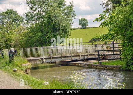 Pont tournant sur le canal Grand Union dans le Leicestershire Royaume-Uni Banque D'Images