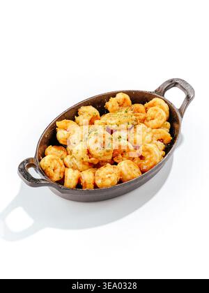 Crevettes frites de style asiatique dans une poêle Banque D'Images