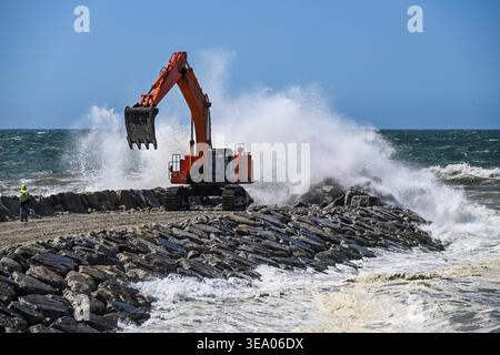 Portugal, Furadouro, région d'Ovar, 8 septembre 2025 : projets de renforcement des digues côtières pour protéger les dunes et lutter contre l'érosion côtière. Furadoro Bea Banque D'Images