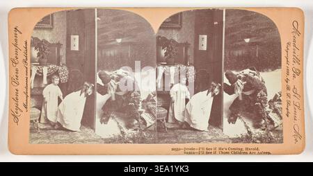 Jessie - je vais voir s'il vient, Harold. Santa - je vais voir si ces enfants sont endormis par Keystone View Co, 1899, stéréographe représentant la scène domestique de la veille de Noël avec des figures dans l'espace intérieur orné de verdure de vacances et de guirlande Banque D'Images