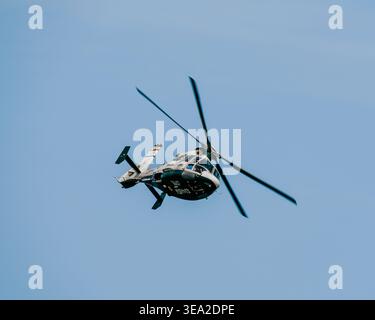 GIJON, ESPAGNE - 27 JUILLET 2025 : un hélicoptère Eurocopter AS365 Dauphin lors du salon Gijon Air Banque D'Images
