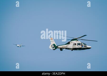 GIJON, ESPAGNE - 27 JUILLET 2025 : un hélicoptère Eurocopter AS365 Dauphin lors du salon Gijon Air Banque D'Images