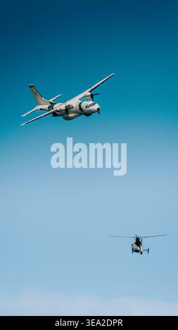 GIJON, ESPAGNE - 27 JUILLET 2025 : un hélicoptère Eurocopter AS365 Dauphin lors du salon Gijon Air Banque D'Images