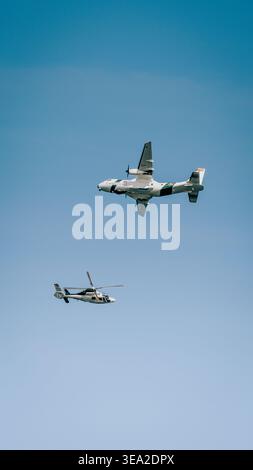 GIJON, ESPAGNE - 27 JUILLET 2025 : un hélicoptère Eurocopter AS365 Dauphin lors du salon Gijon Air Banque D'Images