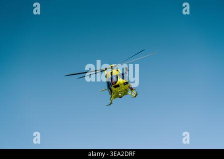 GIJON, ESPAGNE - 27 JUILLET 2025 : un hélicoptère Eurocopter EC135 au salon Gijon Air Banque D'Images