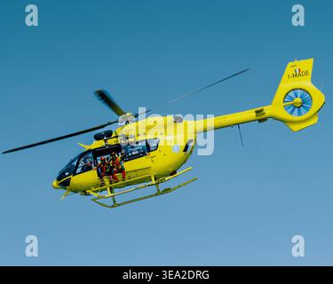GIJON, ESPAGNE - 27 JUILLET 2025 : un hélicoptère Eurocopter EC135 au salon Gijon Air Banque D'Images
