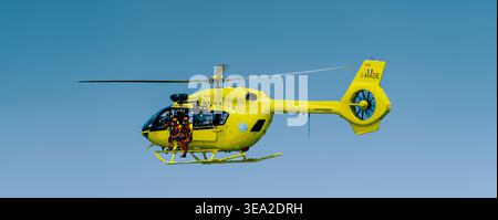 GIJON, ESPAGNE - 27 JUILLET 2025 : un hélicoptère Eurocopter EC135 au salon Gijon Air Banque D'Images