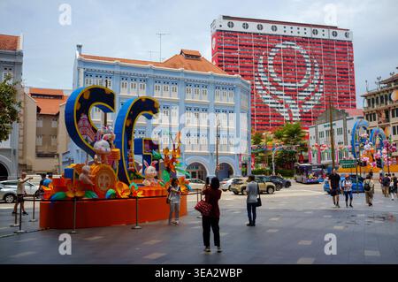 Complexe de parc Peoples situé dans Chinatown Singapour et bâtiment le plus moderne qui est devenu un monument emblématique maintenant repeint en rouge et blanc. Banque D'Images