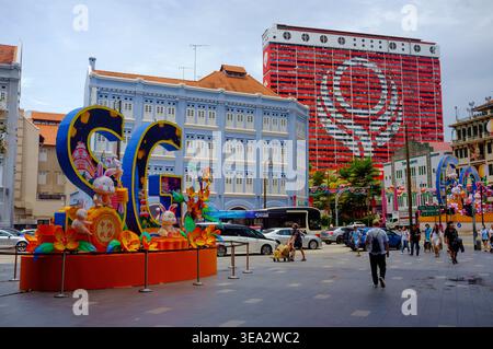 Complexe de parc Peoples situé dans Chinatown Singapour et bâtiment le plus moderne qui est devenu un monument emblématique maintenant repeint en rouge et blanc. Banque D'Images