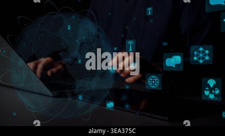 Un individu concentré s'engage avec un ordinateur portable, entouré d'icônes numériques illuminant qui symbolisent la communication mondiale et la technologie, soulignant Banque D'Images