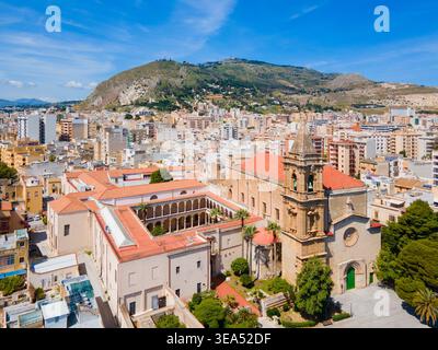 Madonna de Trapani Eglise ou Basilique Sanctuaire de Maria Santissima Annunziata vue panoramique aérienne. Trapani est une ville sur la côte ouest de la Sicile est Banque D'Images