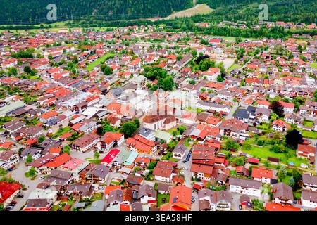 Vue panoramique aérienne de la ville de Mittenwald en Bavière, Allemagne Banque D'Images