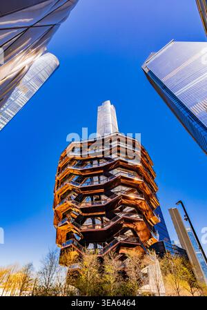 New York, États-Unis - 11 avril 2026 : le navire, une structure en nid d'abeilles à Hudson Yards, est une pièce maîtresse de l'urbanisme. Conçu par Banque D'Images