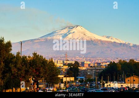 Vue de l'Etna depuis l'aéroport, Catane, Sicile, Italie Banque D'Images