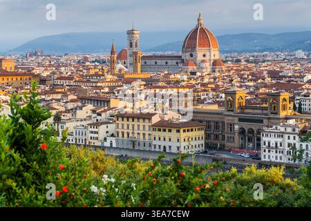 Vue du centre-ville de Florence depuis Piazzale Michelangelo, Santa Maria del Fiore, Cathédrale de Florence, Toscane, Italie Banque D'Images