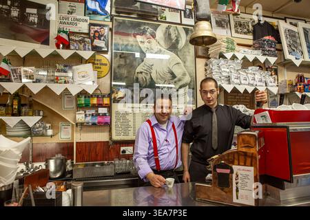 Bar Italia, Frith Street, Soho, West End, ville de Westminster, Londres, Angleterre, Royaume-Uni Banque D'Images