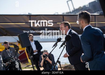 Boris Pistorius, ministre fédéral de la Défense, lors de la visite du chantier naval TKMS à Kiel Banque D'Images
