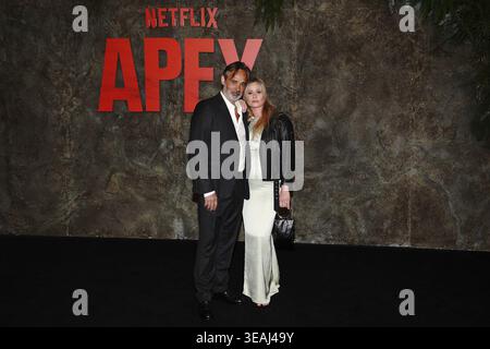 NY. 22 avril 2026. Baltasar Kormákur, Sunneva Ása Weisshappel aux arrivées pour APEX Premiere, The Paris Theater, New York, NY, 22 avril, 2026. crédit : Kristin Callahan/Everett Collection/Alamy Live News Banque D'Images