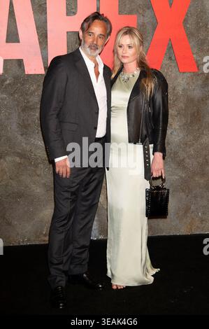 Baltasar Kormakur und Sunneva Asa Weisshappel BEI der Premiere des Netflix-films 'Apex' im Paris Theatre. New York, 22.04.2026 Banque D'Images
