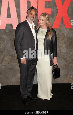 Baltasar Kormakur und Sunneva Asa Weisshappel BEI der Premiere des Netflix-films 'Apex' im Paris Theatre. New York, 22.04.2026 Banque D'Images