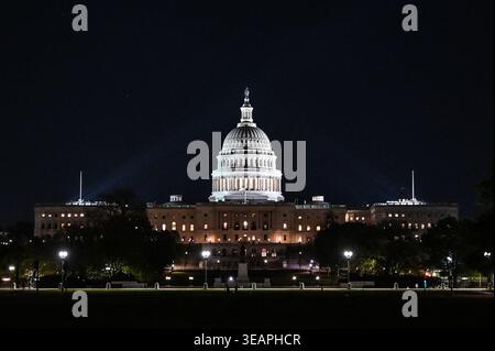 Washington, États-Unis. 23 avril 2026. Le Capitole des États-Unis est le bâtiment qui sert de siège au Congrès, la branche législative des États-Unis à Washington DC, capitale des États-Unis, États-Unis, le 15 avril 2026. Photo de Tomas Stevens/ABACAPRESS.COM crédit : Abaca Press/Alamy Live News Banque D'Images