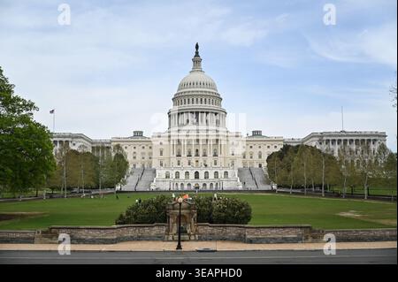 Washington, États-Unis. 23 avril 2026. Le Capitole des États-Unis est le bâtiment qui sert de siège au Congrès, la branche législative des États-Unis à Washington DC, capitale des États-Unis, États-Unis, le 15 avril 2026. Photo de Tomas Stevens/ABACAPRESS.COM crédit : Abaca Press/Alamy Live News Banque D'Images