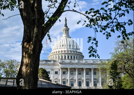 Washington, États-Unis. 23 avril 2026. Le Capitole des États-Unis est le bâtiment qui sert de siège au Congrès, la branche législative des États-Unis à Washington DC, capitale des États-Unis, États-Unis, le 15 avril 2026. Photo de Tomas Stevens/ABACAPRESS.COM crédit : Abaca Press/Alamy Live News Banque D'Images