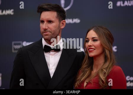 L'ancien joueur de basket-ball Rudy Fernandez pose avec sa partenaire Helen Lindes au Laureus World Sports Awards Madrid 2026 crédit : D. Canales Carvajal/Alamy Live News Banque D'Images