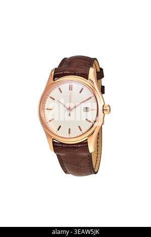 Montre-bracelet en or rose coudé avec cadran clair et bracelet en cuir marron isolé sur fond blanc Banque D'Images