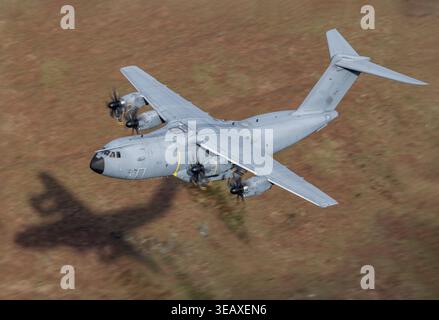 Avion de transport militaire Airbus A400M Atlas en vol. Avion de transport tactique moderne de la RAF utilisé pour le transport de marchandises, de troupes et les missions humanitaires. Banque D'Images