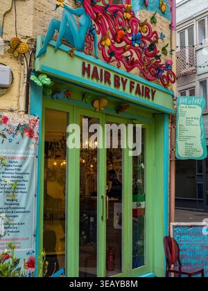 Hair by Fairy, Neils Yard, Covent Garden, Londres, Royaume-Uni. Banque D'Images