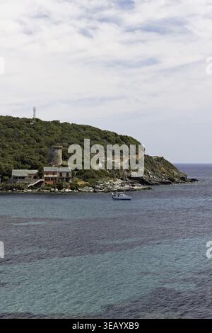 Marine de Meria, tour génoise restaurée, sur la côte est du Cap Corse, Corse - Marine de Meria, tour génoise restaurée sur la côte est du Cap Co Banque D'Images