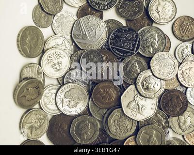 LONDRES, Royaume-Uni - 01 AOÛT 2015 : monnaie vintage en livres sterling du Royaume-Uni Banque D'Images