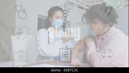 Médecin en blouse blanche vaccinant le patient en clinique avec seringue, stéthoscope, masques, formes, icônes Banque D'Images