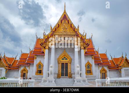 Wat Benchamabophit Dusitvanaram, un temple bouddhiste dans le district de Dusit à Bangkok, Thaïlande. Banque D'Images