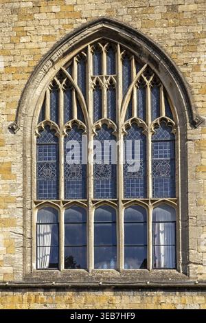 Fenêtre, St Edwards Hall, Market Square, Stow-on-the-Wold, Cotswolds, Angleterre, Grande-Bretagne Banque D'Images
