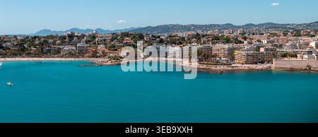 Panorama aérien d'Antibes avec Baie des Anges et vieil Antibes Banque D'Images