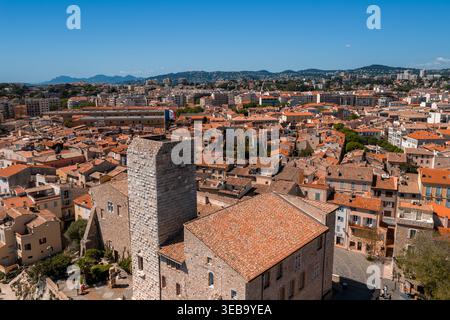 Vue aérienne Antibes, France, Musée Picasso et Château Grimaldi Banque D'Images