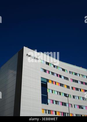 Hôpital universitaire de Turku par une journée ensoleillée de printemps Banque D'Images