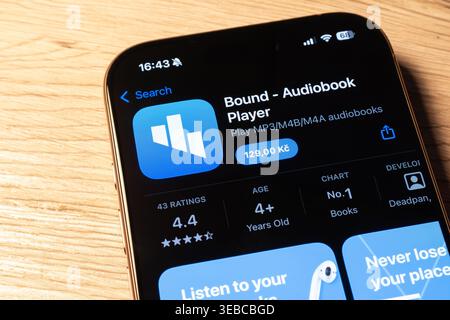 Ostrava, Tchéquie - 26 février 2025 : Apple App Store avec Bound - Audiobook Player application mobile pour livres audio Banque D'Images