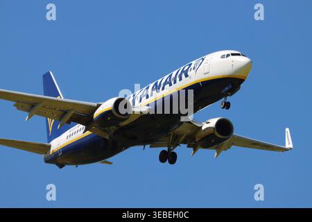 Ryanair, Boeing 737, en approche finale de l'aéroport Stansted de Londres, Essex, Royaume-Uni le 24 avril 2026 Banque D'Images