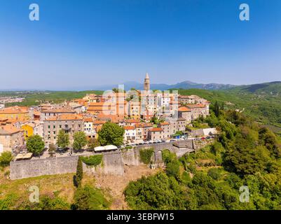 Vue aérienne de la vieille ville de Labin sur une colline, Istrie, Croatie Banque D'Images