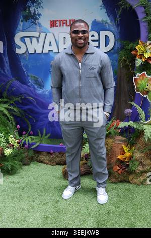 Los Angeles, Californie, États-Unis. 26 avril 2026. Khalil Mack lors de la première de "Swap" de Netflix au Netflix Tudum Theater le 26 avril 2026 à Los Angeles, Californie. Crédit : ad Media/Media Punch/Alamy Live News Banque D'Images