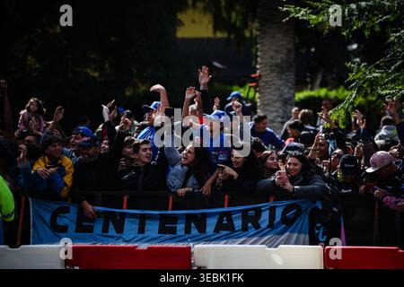 Buenos Aires, Argentine. 26 avril 2026. Les fans argentins ont vu lors du Franco Colapinto Road Show 2026 à Buenos Aires, le 26 2026 avril à Buenos Aires, Argentine Un énorme Road show a eu lieu à Buenos Aires, attirant 600 000 participants et marquant le retour de la formule 1 dans la ville après 14 ans. Un pilote argentin est devenu le premier à conduire une F1 dans les rues de la ville. (Photo de Roberto Tuero/SOPA images/SIPA USA) crédit : SIPA USA/Alamy Live News Banque D'Images