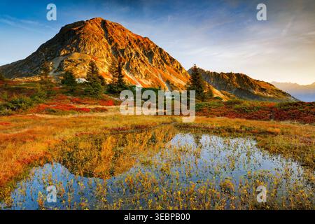 Aube sur le Col du Bel oiseau dans le canton du Valais, Suisse Banque D'Images