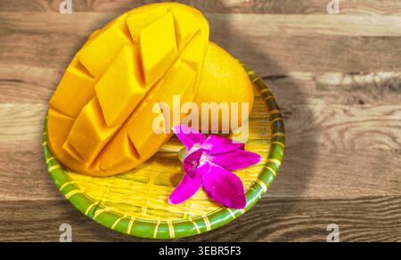 Gros plan d'une mangue mûre, prête à manger Banque D'Images